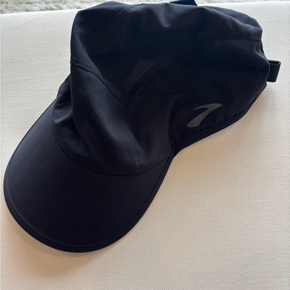 NWT Brooks Black Running Visor with Logo Tag - Picture 2 of 4